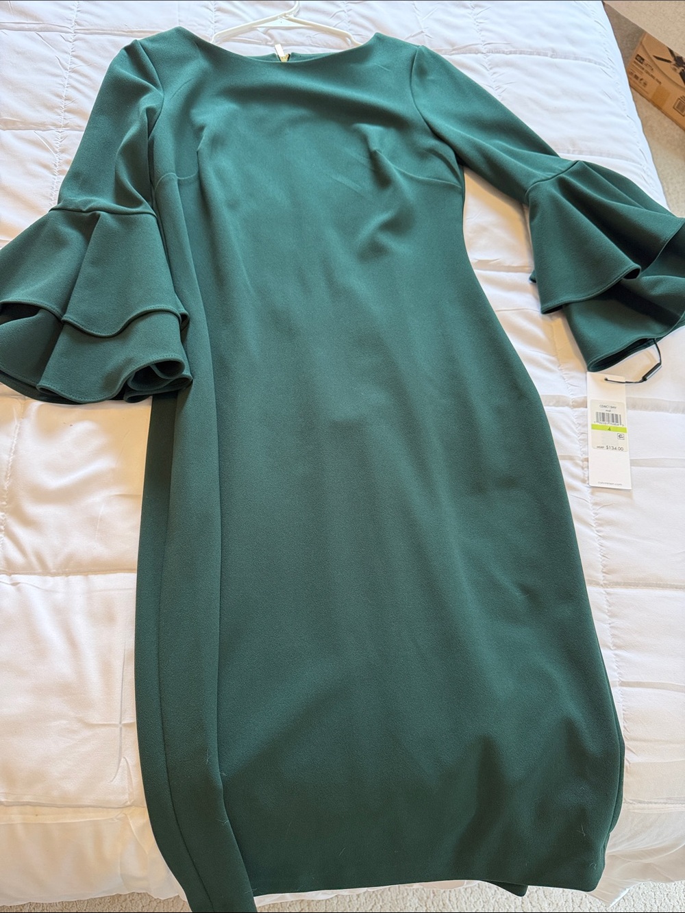Elegant Green Bell-Sleeve Sheath Dress